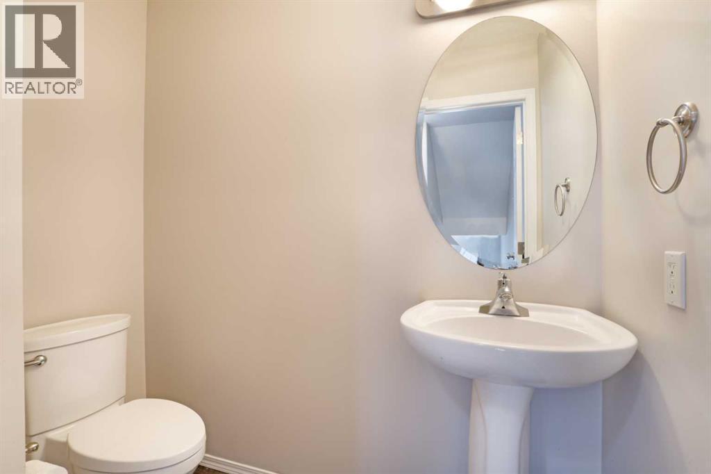 Main Floor - 2 Piece Bathroom - 322 17 Street E, Brooks, AB - Indoor Photo Showing Bathroom