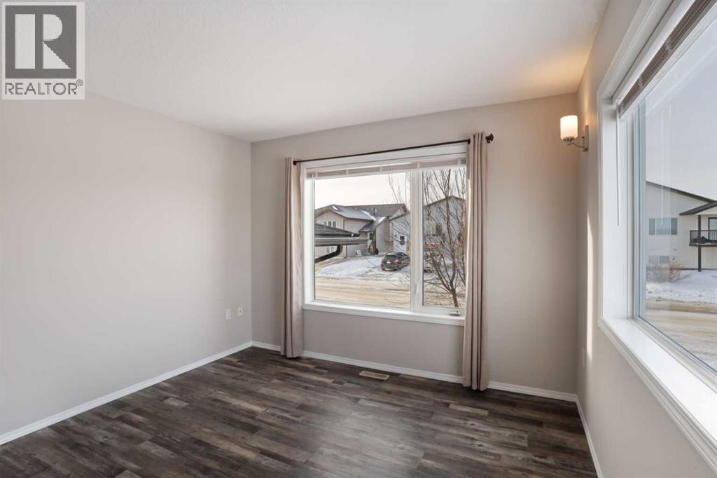 Main Floor Living Room - 322 17 Street E, Brooks, AB - Indoor Photo Showing Other Room