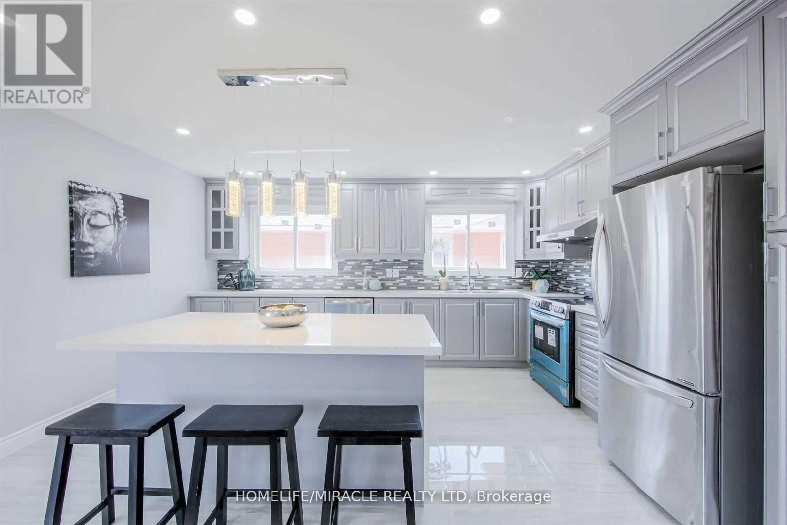 4000 Key Court, Mississauga, ON - Indoor Photo Showing Kitchen With Upgraded Kitchen