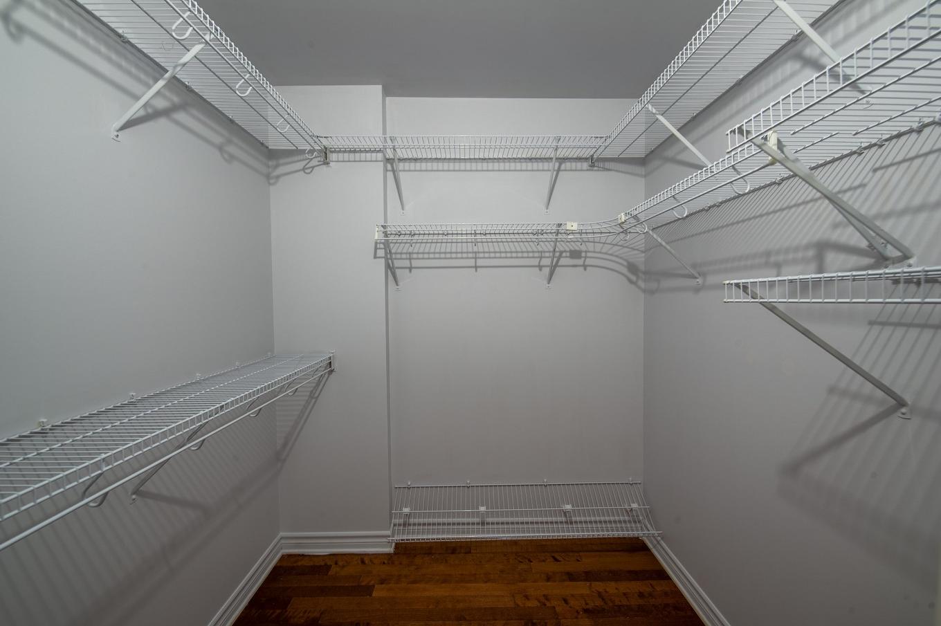Storage - 302-5200 Av. Colomb, Brossard, QC - Indoor With Storage