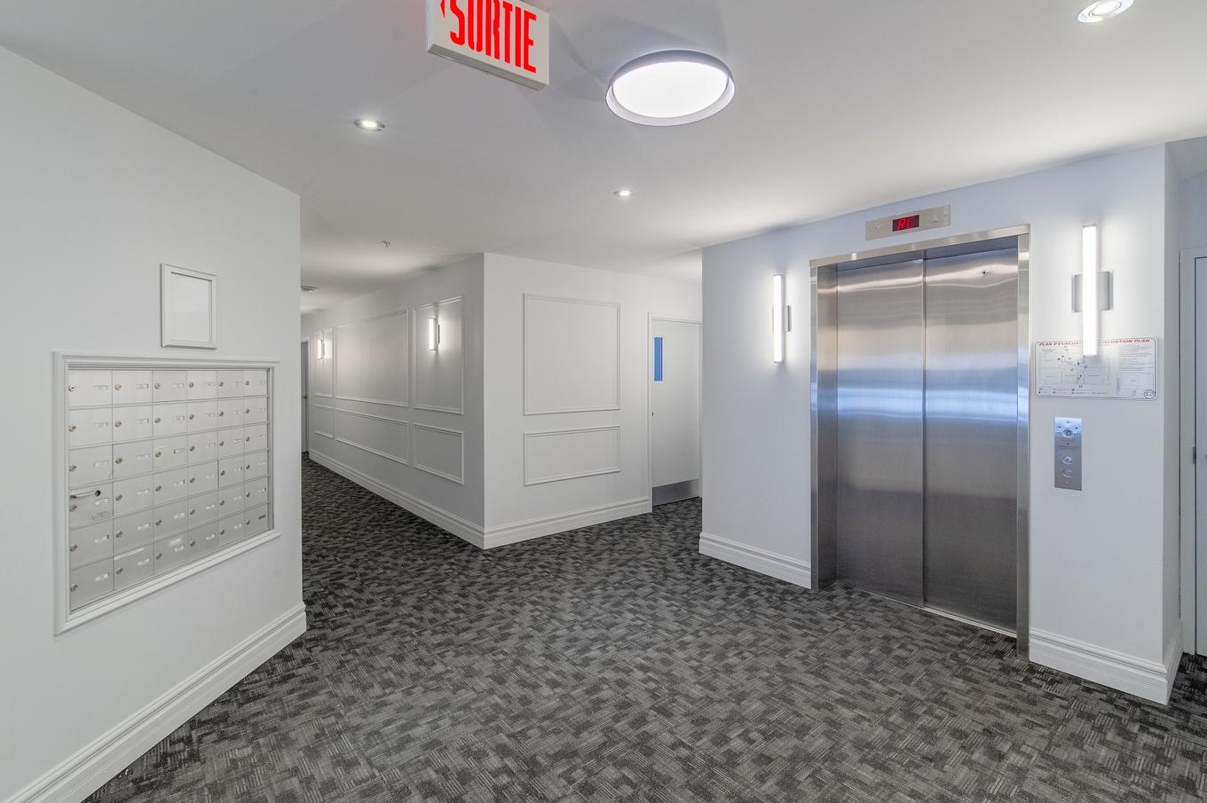 Elevator - 302-5200 Av. Colomb, Brossard, QC - Indoor Photo Showing Other Room