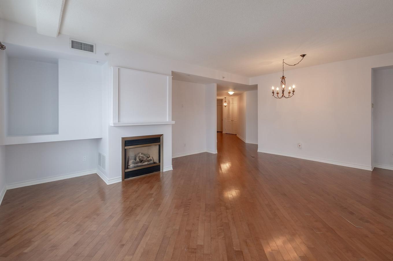 Living room - 302-5200 Av. Colomb, Brossard, QC - Indoor Photo Showing Other Room With Fireplace