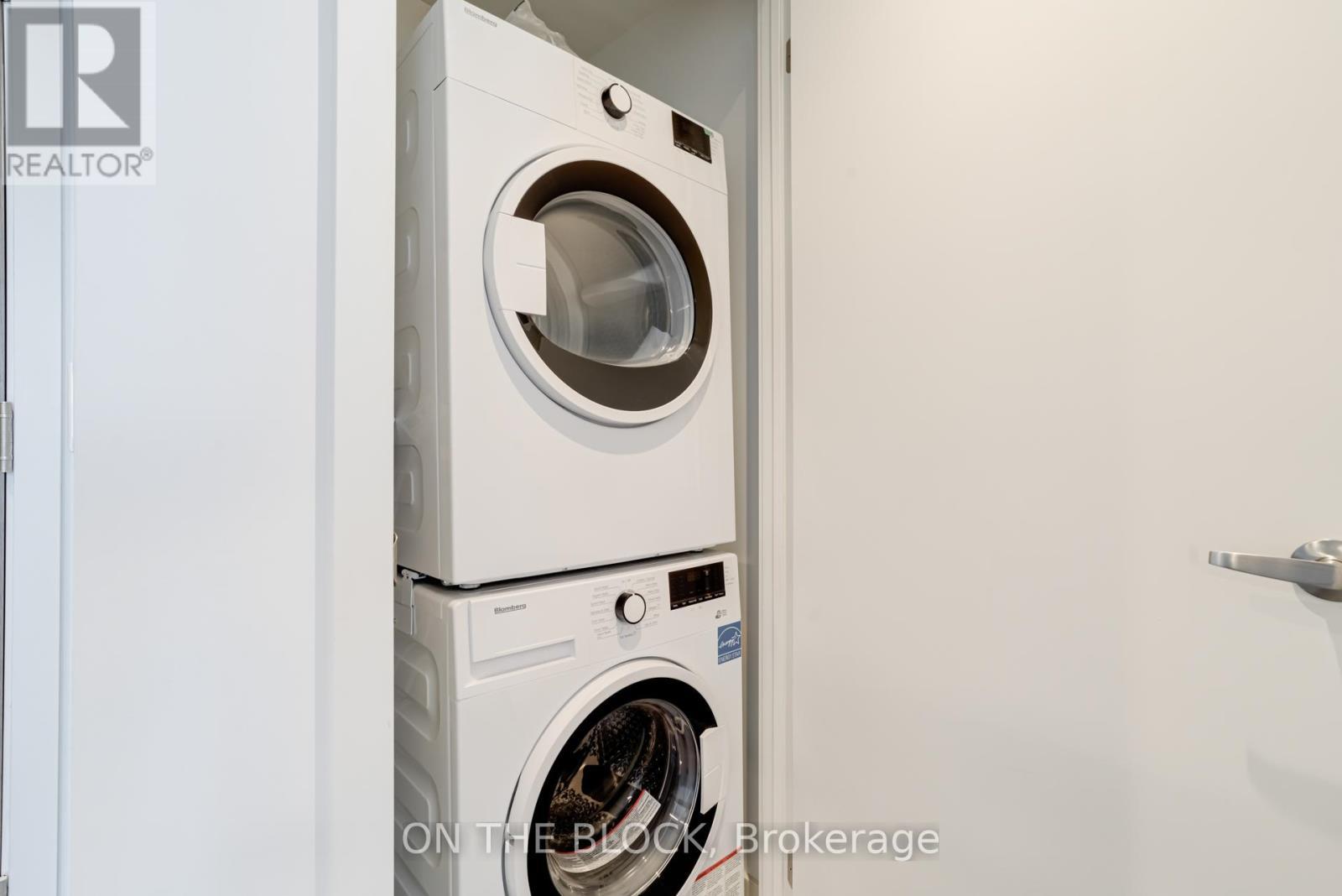 3204 - 20 Richardson Street, Toronto, ON - Indoor Photo Showing Laundry Room