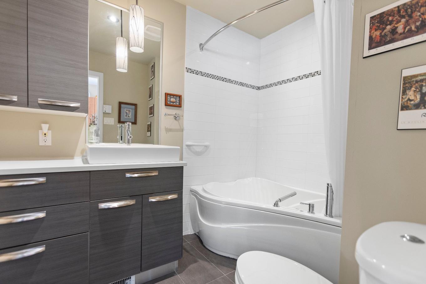 Salle de bains - 409-795 Ch. Du Bord-Du-Lac-Lakeshore, Dorval, QC - Indoor Photo Showing Bathroom