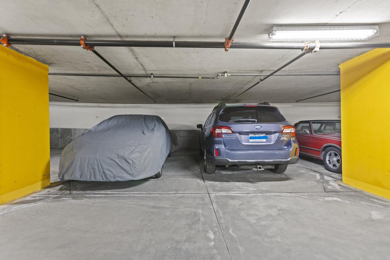 Garage - 409-795 Ch. Du Bord-Du-Lac-Lakeshore, Dorval, QC - Indoor Photo Showing Garage