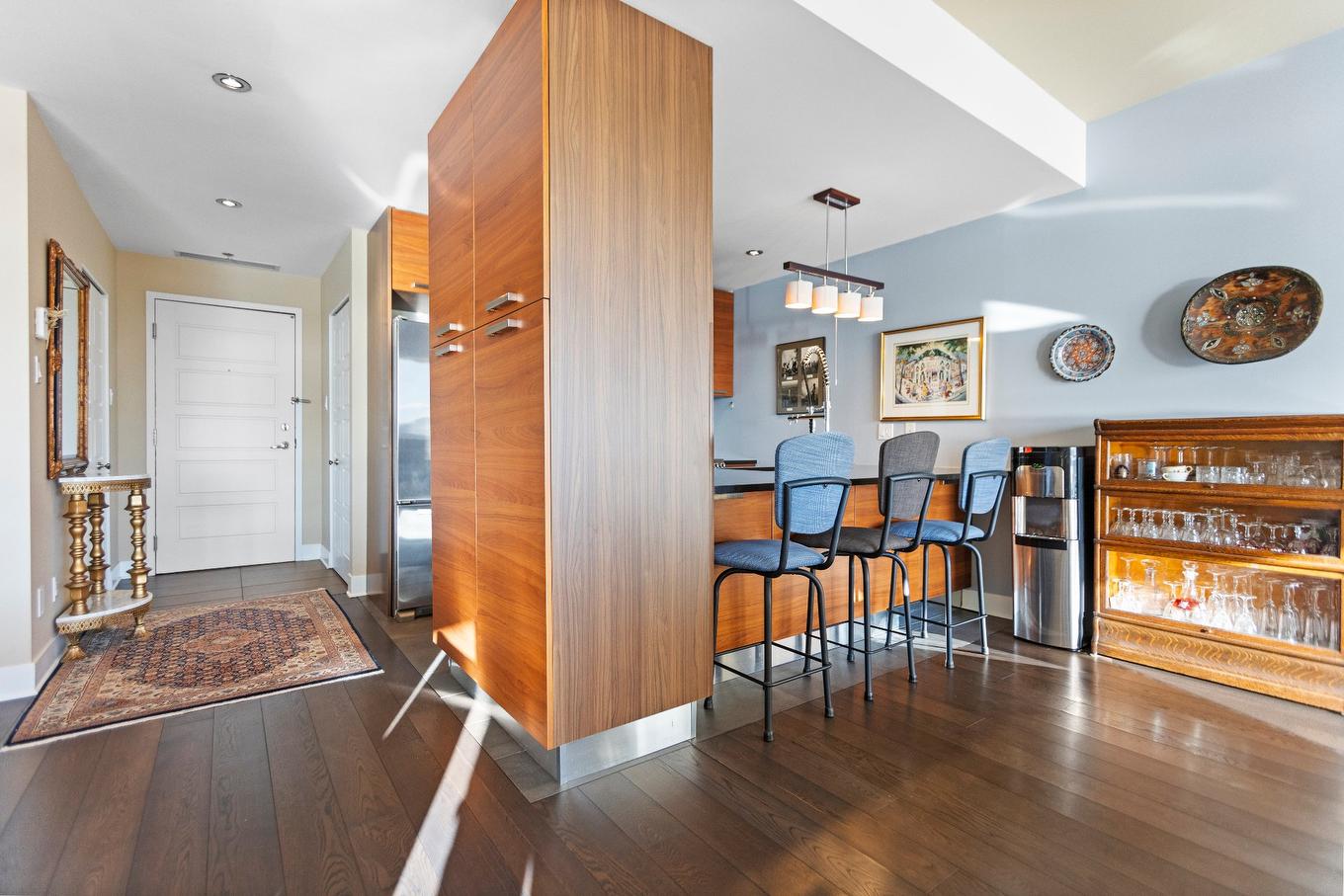 Cuisine - 409-795 Ch. Du Bord-Du-Lac-Lakeshore, Dorval, QC - Indoor Photo Showing Other Room