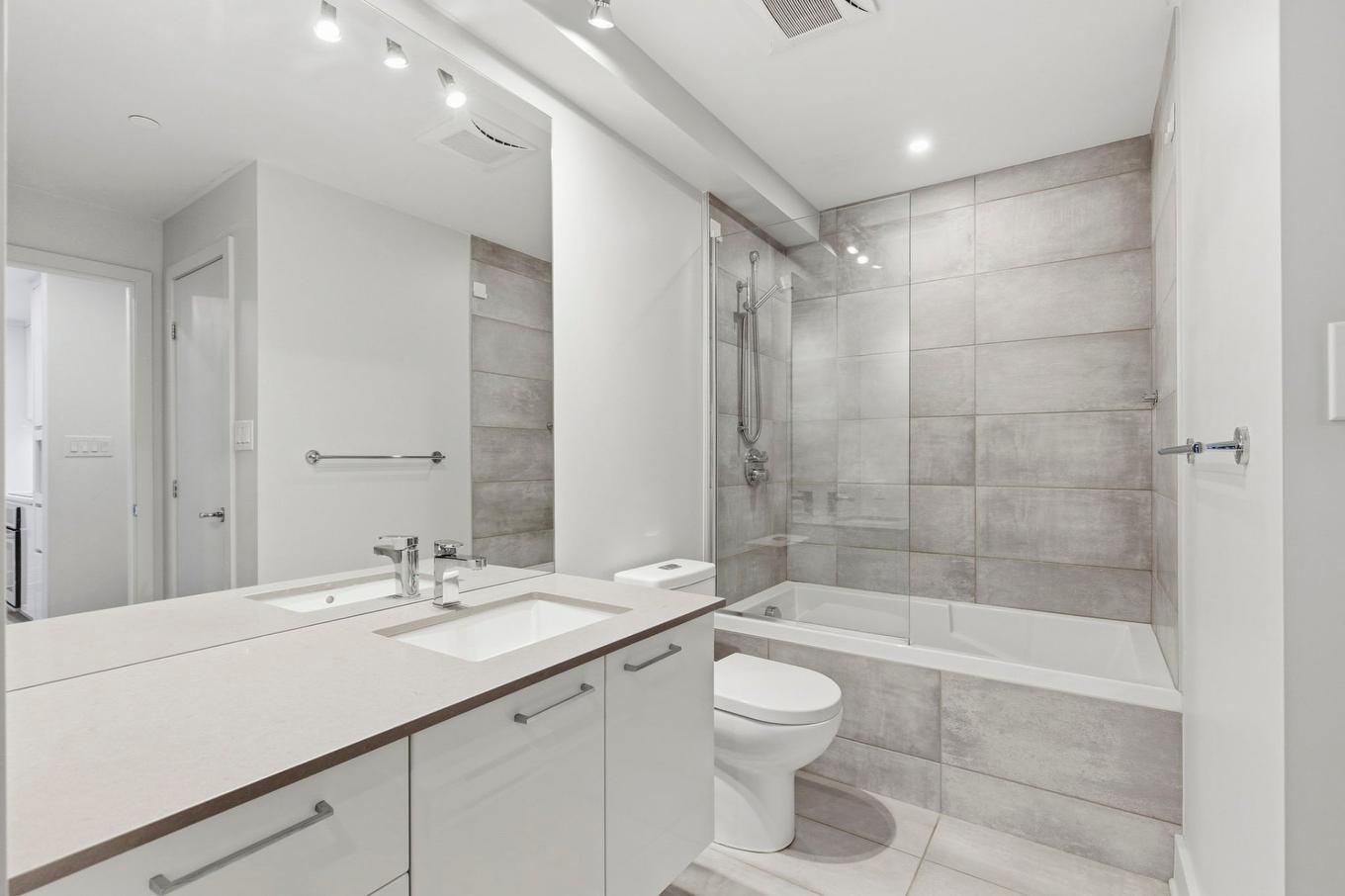 Salle de bains attenante à la CCP - 621-2000 Rue Des Bassins, Montréal (Le Sud-Ouest), QC - Indoor Photo Showing Bathroom