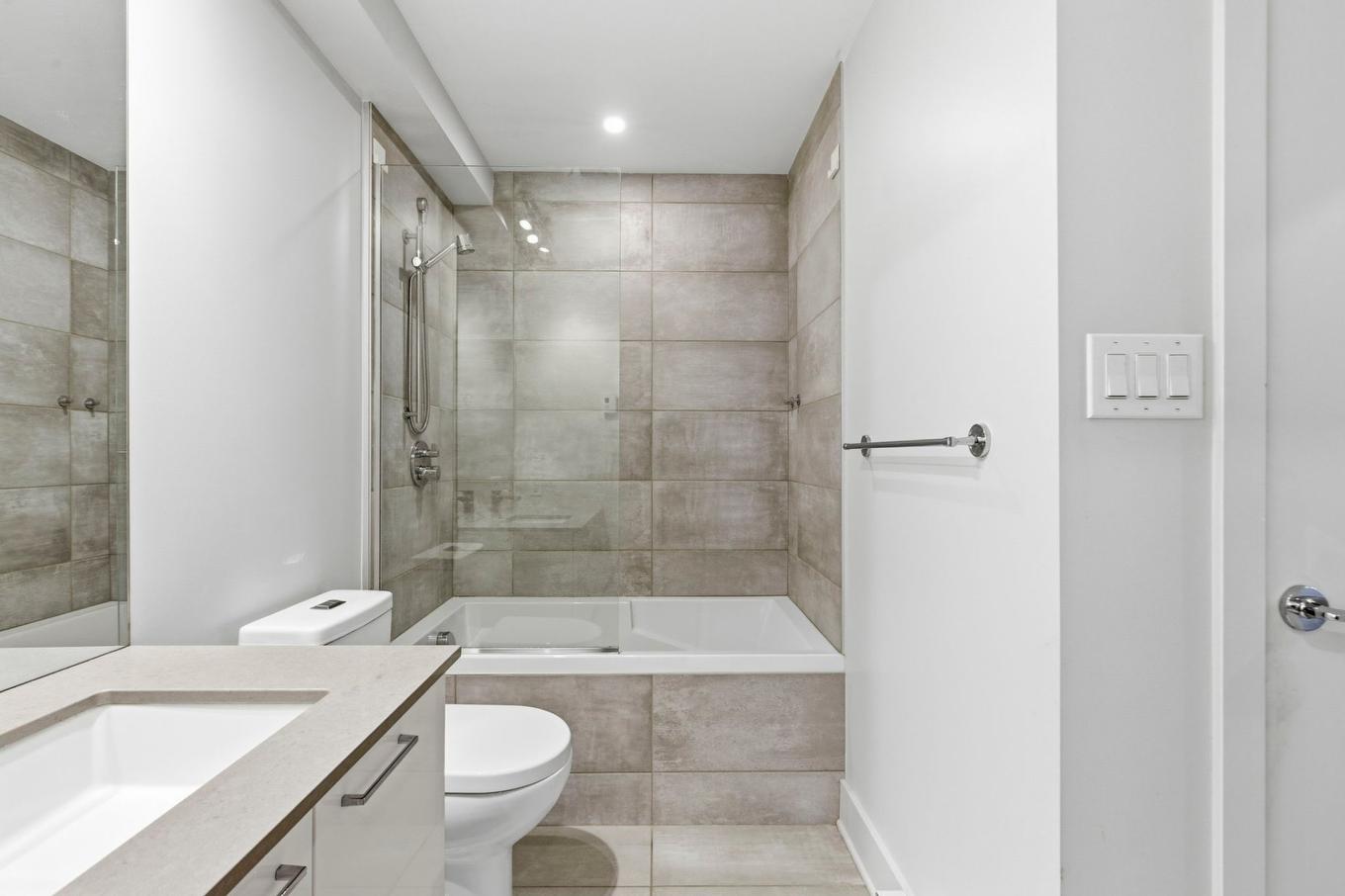 Salle de bains attenante à la CCP - 621-2000 Rue Des Bassins, Montréal (Le Sud-Ouest), QC - Indoor Photo Showing Bathroom