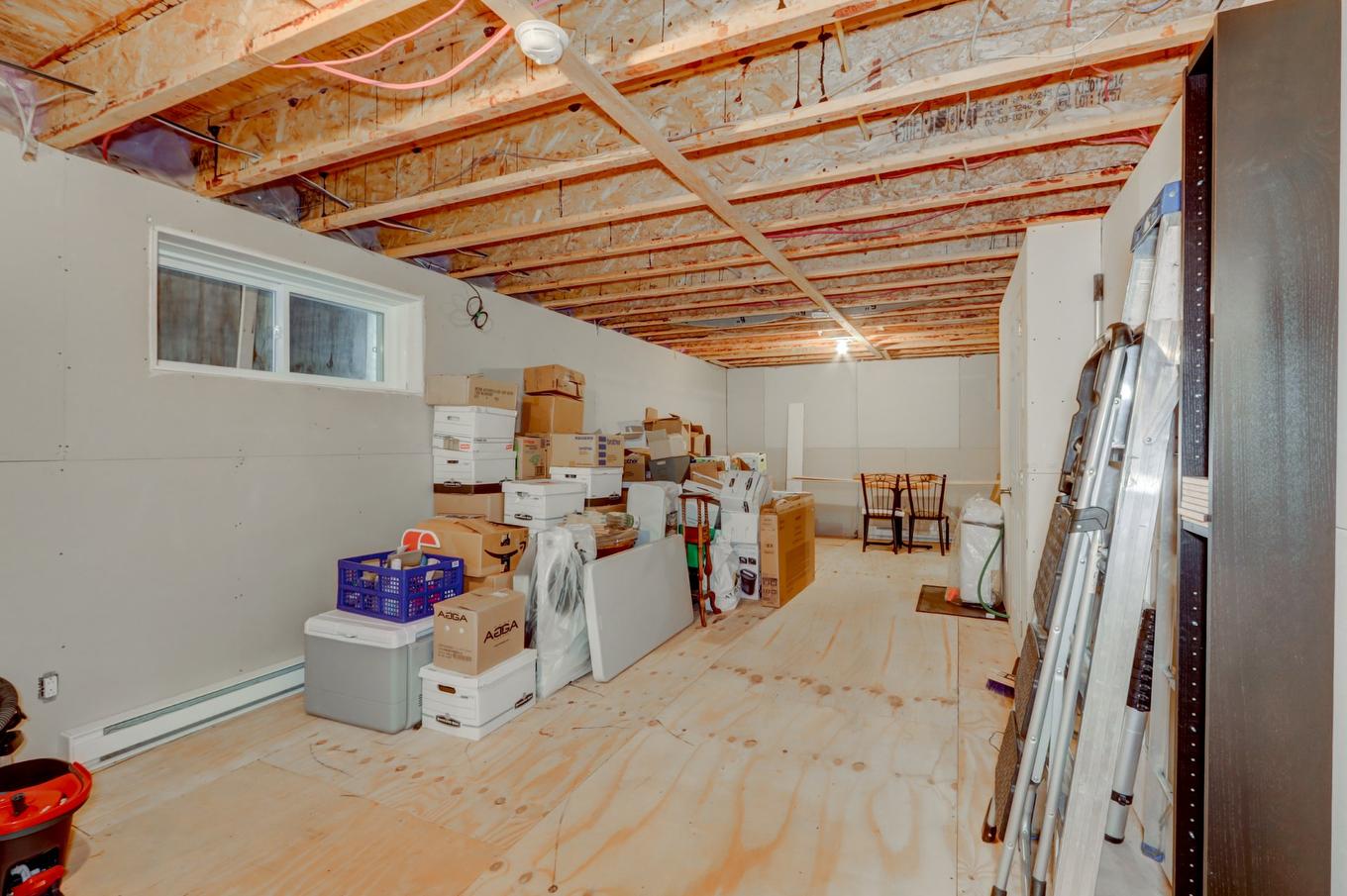 Salle familiale - 180 Rue Jean-De Brébeuf, Saint-Jérôme, QC - Indoor Photo Showing Basement