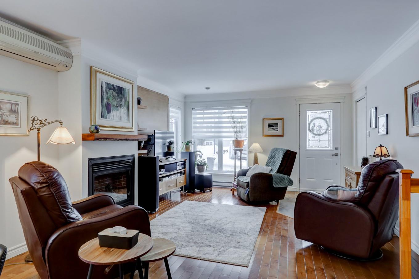 Salon - 180 Rue Jean-De Brébeuf, Saint-Jérôme, QC - Indoor Photo Showing Living Room With Fireplace
