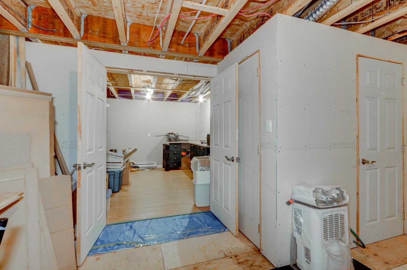 Atelier - 180 Rue Jean-De Brébeuf, Saint-Jérôme, QC - Indoor Photo Showing Basement