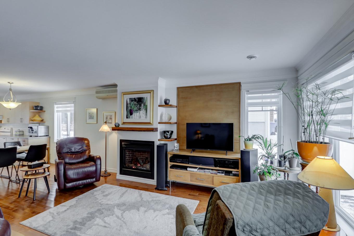 Salon - 180 Rue Jean-De Brébeuf, Saint-Jérôme, QC - Indoor Photo Showing Living Room With Fireplace