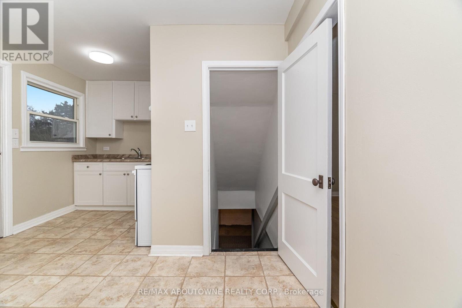 983 Cleta Street, Burlington, ON - Indoor