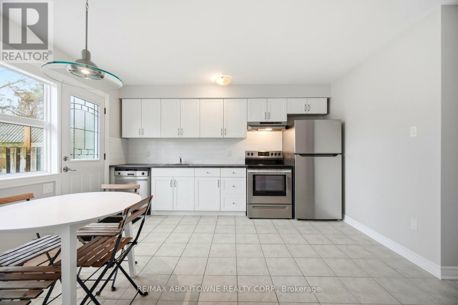 674 Francis Road, Burlington, ON - Indoor Photo Showing Kitchen