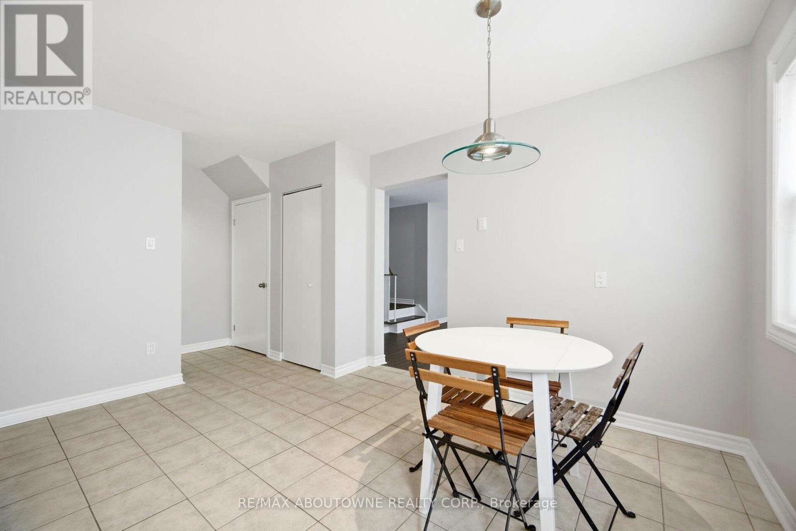 674 Francis Road, Burlington, ON - Indoor Photo Showing Dining Room