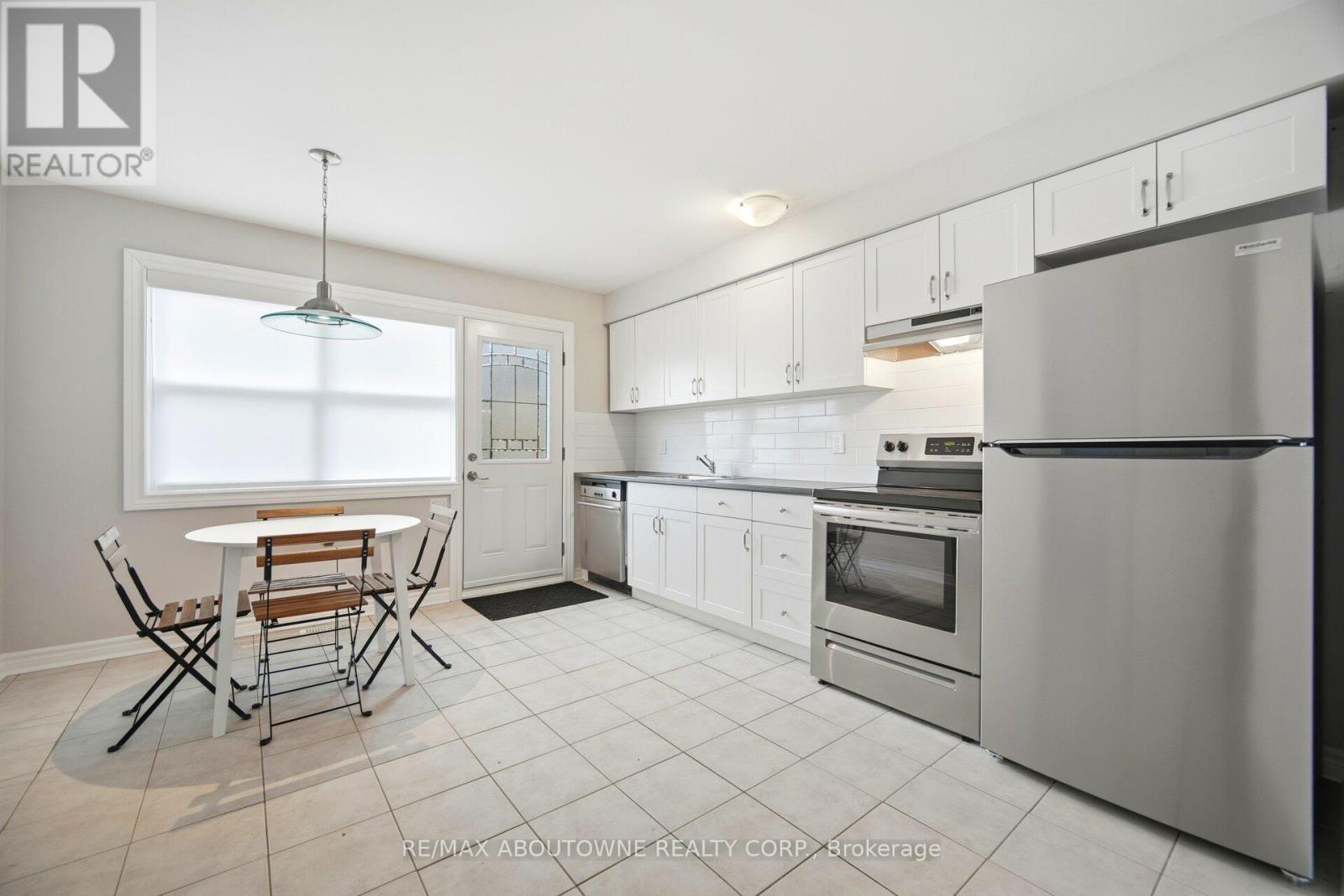 674 Francis Road, Burlington, ON - Indoor Photo Showing Kitchen With Stainless Steel Kitchen