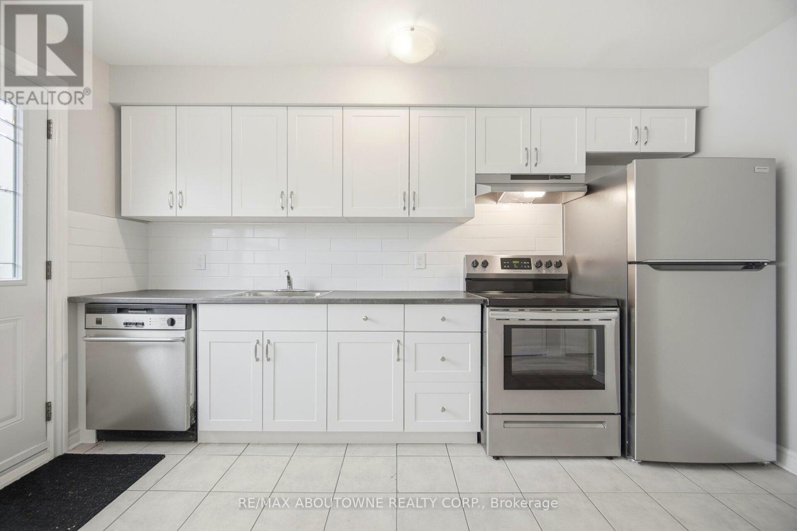 674 Francis Road, Burlington, ON - Indoor Photo Showing Kitchen With Stainless Steel Kitchen