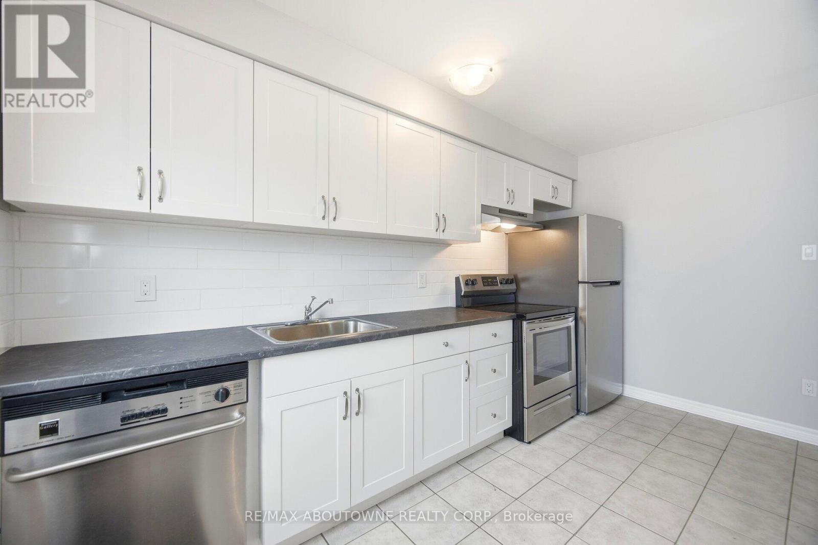 674 Francis Road, Burlington, ON - Indoor Photo Showing Kitchen With Stainless Steel Kitchen