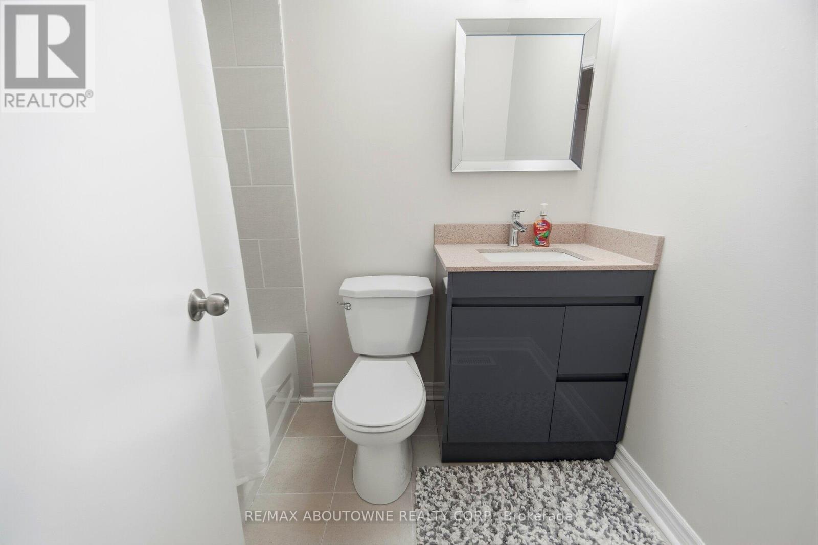 674 Francis Road, Burlington, ON - Indoor Photo Showing Bathroom