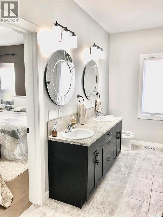 9 Warren Street S, Redvers, SK - Indoor Photo Showing Bathroom