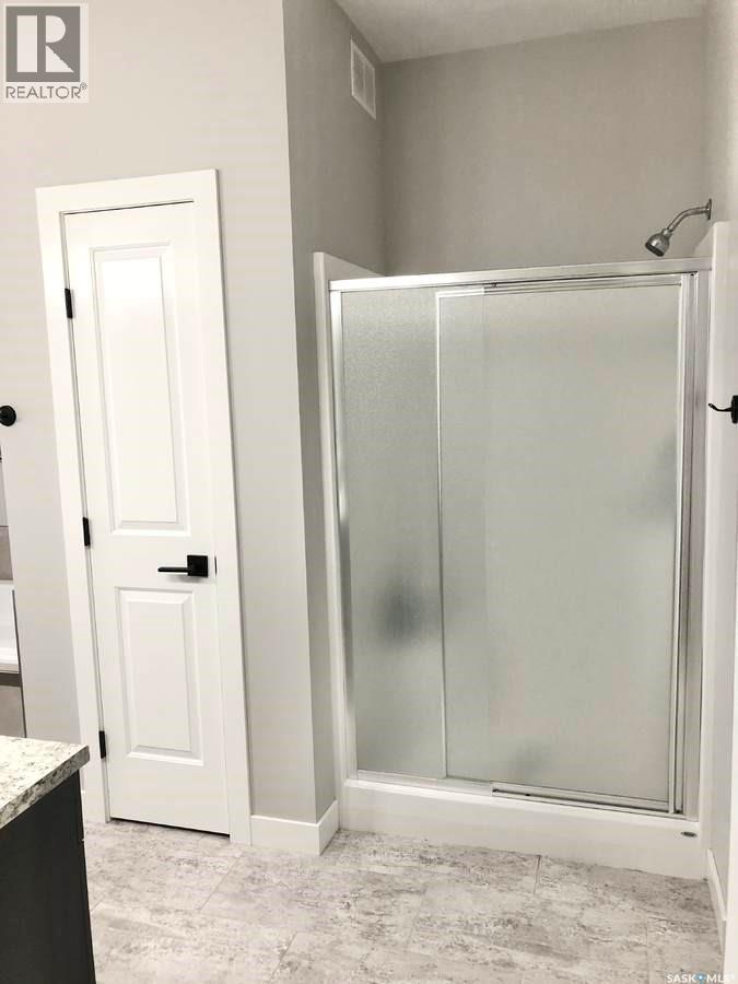 9 Warren Street S, Redvers, SK - Indoor Photo Showing Bathroom