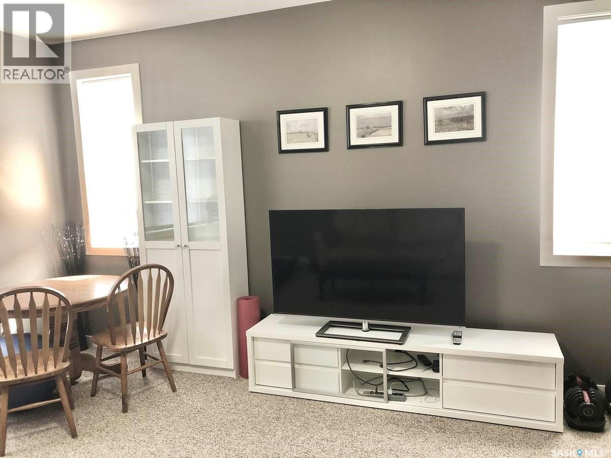 9 Warren Street S, Redvers, SK - Indoor