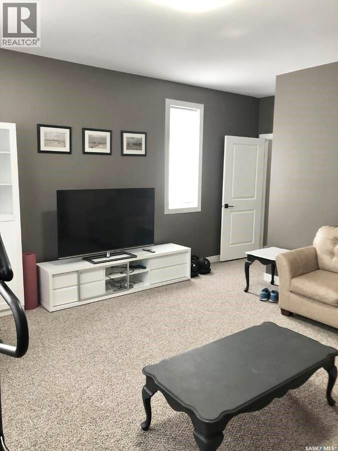 9 Warren Street S, Redvers, SK - Indoor