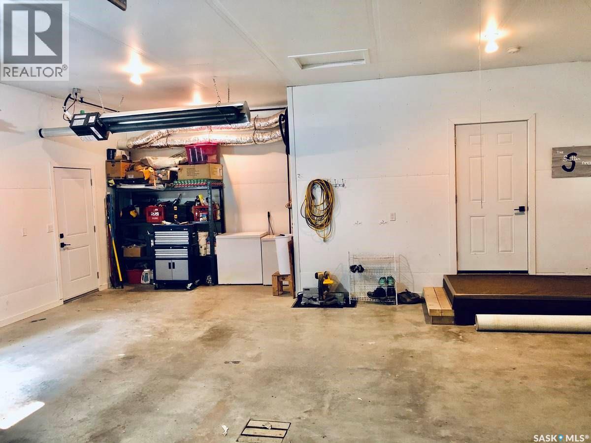 9 Warren Street S, Redvers, SK - Indoor Photo Showing Garage