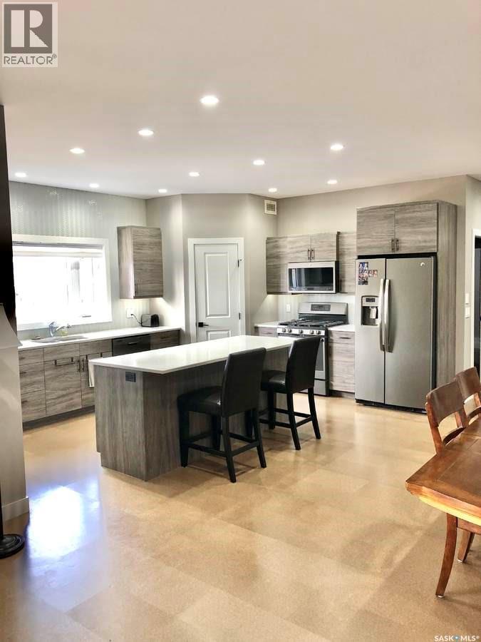 9 Warren Street S, Redvers, SK - Indoor