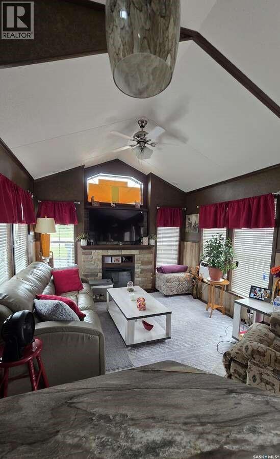 301 Railway Street, Paradise Hill, SK