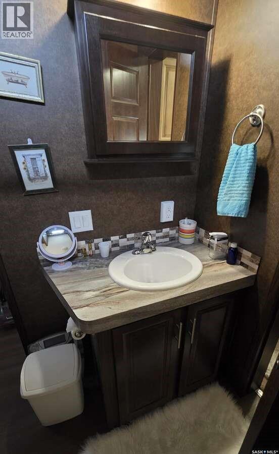 301 Railway Street, Paradise Hill, SK