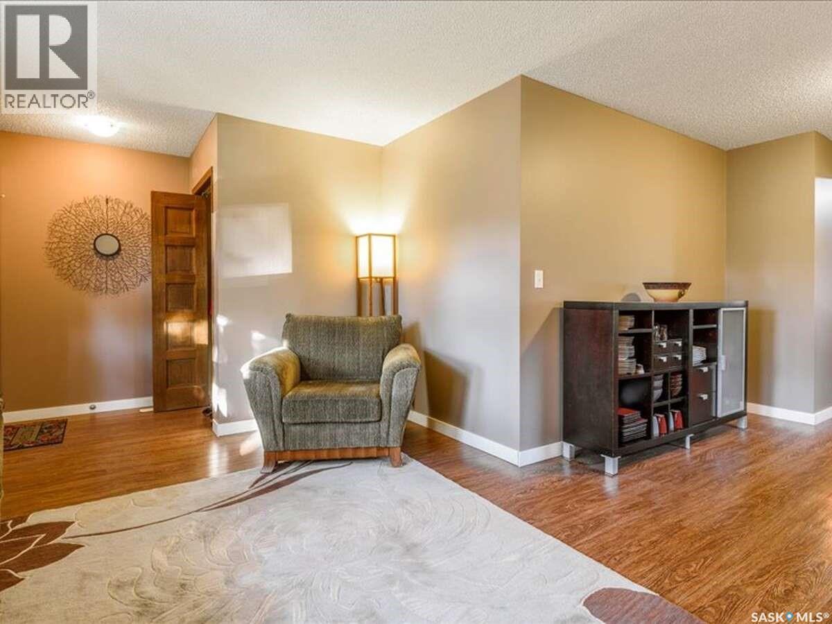 2529 Atkinson Street, Regina, SK - Indoor Photo Showing Living Room