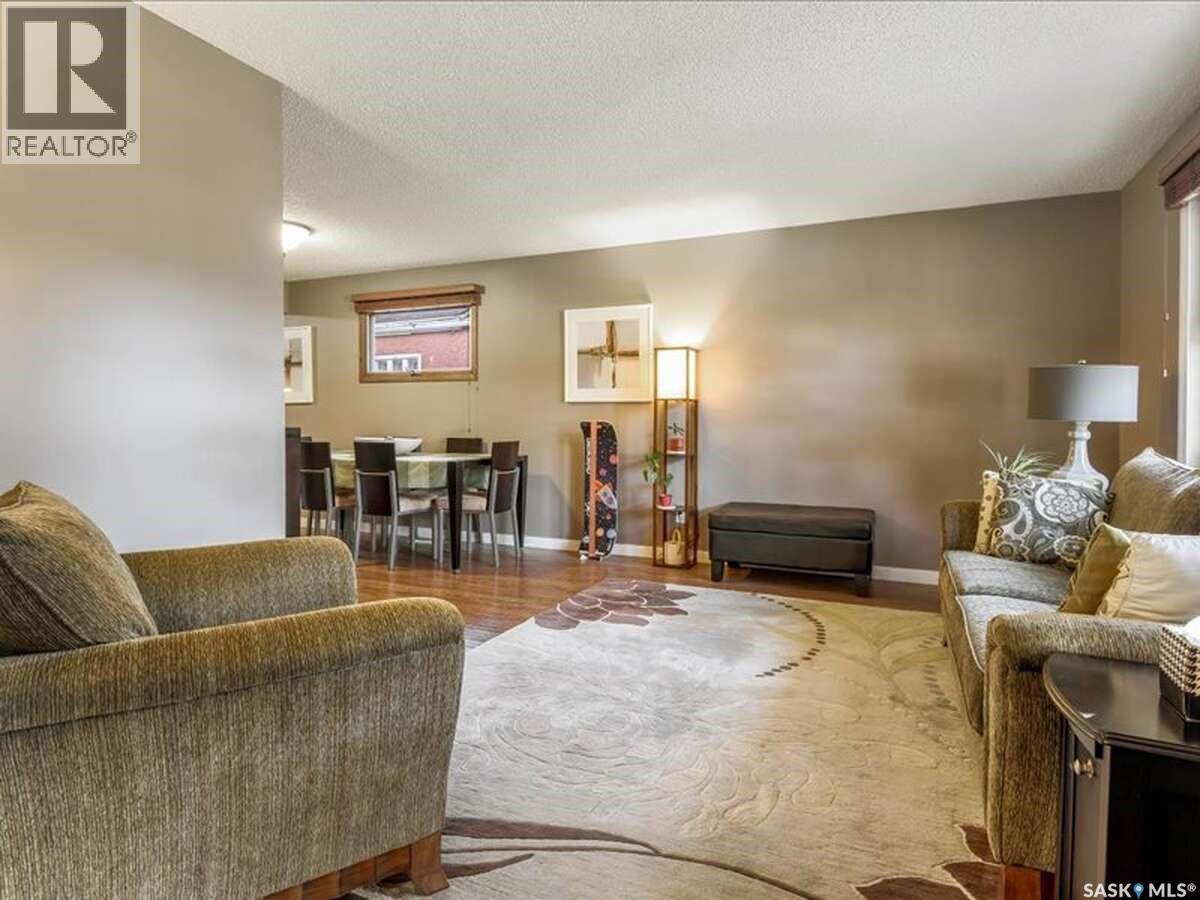 2529 Atkinson Street, Regina, SK - Indoor Photo Showing Living Room