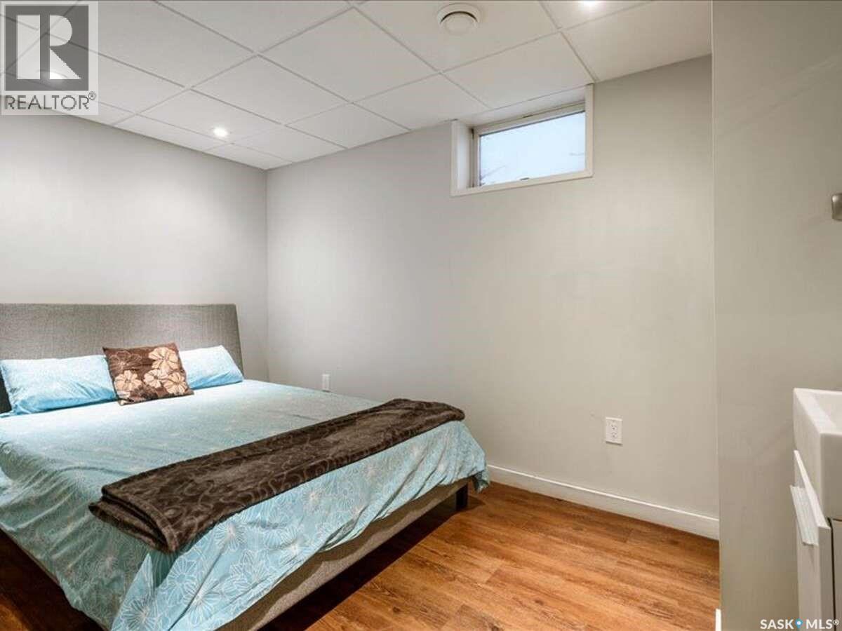 2529 Atkinson Street, Regina, SK - Indoor Photo Showing Bedroom