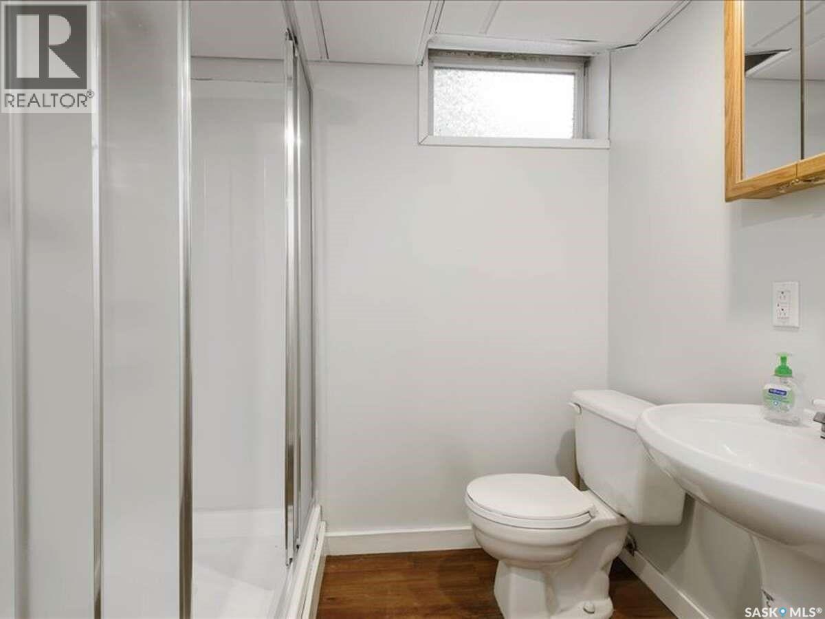 2529 Atkinson Street, Regina, SK - Indoor Photo Showing Bathroom