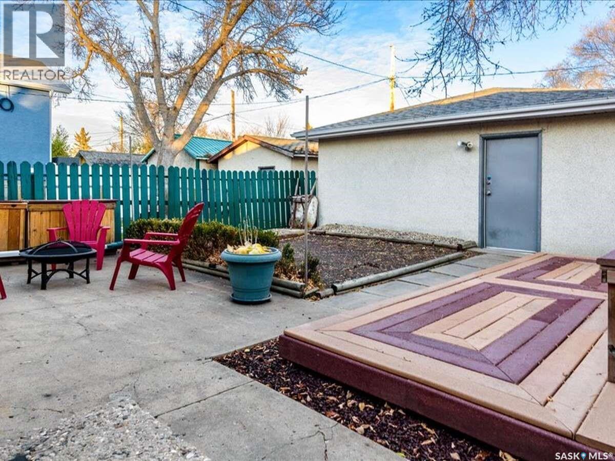 2529 Atkinson Street, Regina, SK - Outdoor