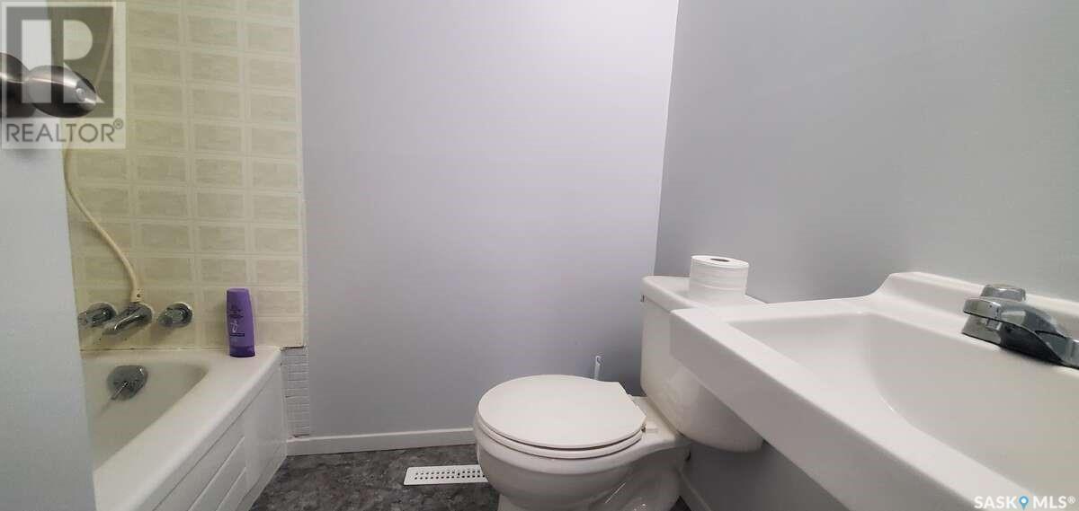 1491 112Th Street, North Battleford, SK - Indoor Photo Showing Bathroom