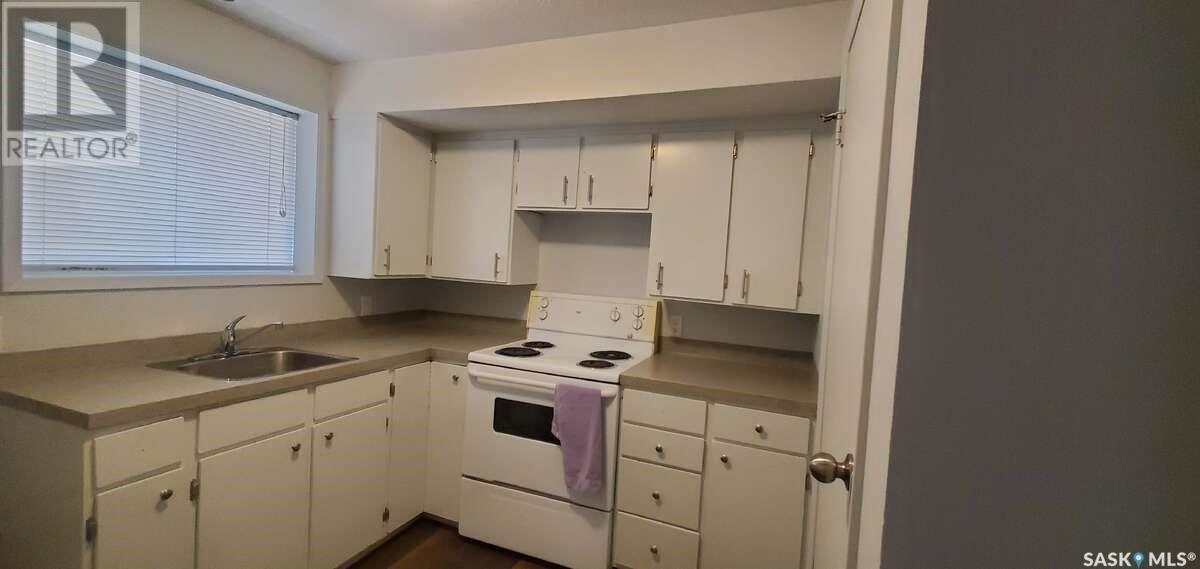 1491 112Th Street, North Battleford, SK - Indoor Photo Showing Kitchen
