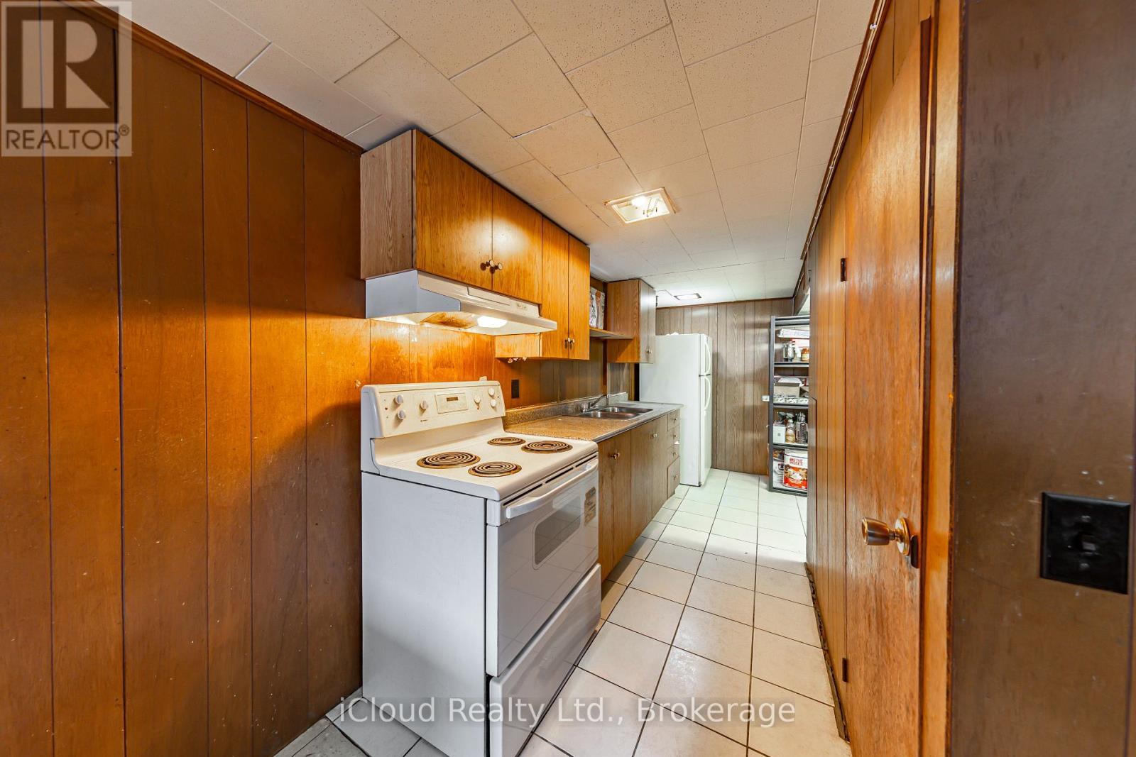 25 Monterrey Drive, Toronto, ON - Indoor Photo Showing Kitchen