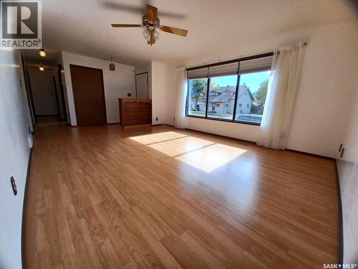 113 5Th Avenue, Gravelbourg, SK - Indoor Photo Showing Other Room