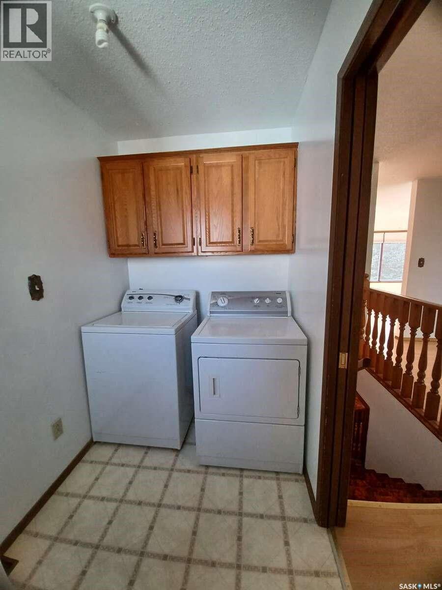 113 5Th Avenue, Gravelbourg, SK - Indoor Photo Showing Laundry Room