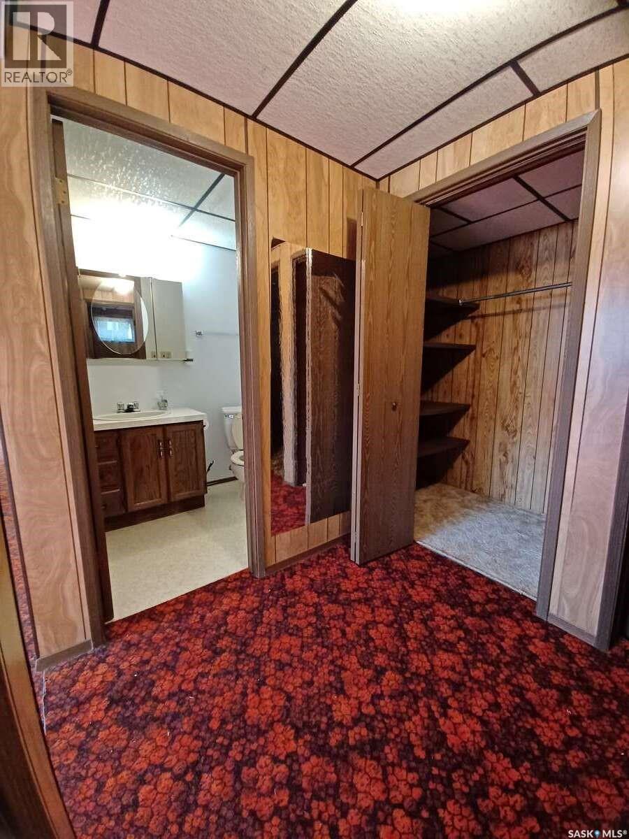 113 5Th Avenue, Gravelbourg, SK - Indoor