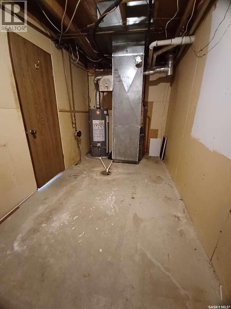113 5Th Avenue, Gravelbourg, SK - Indoor Photo Showing Basement