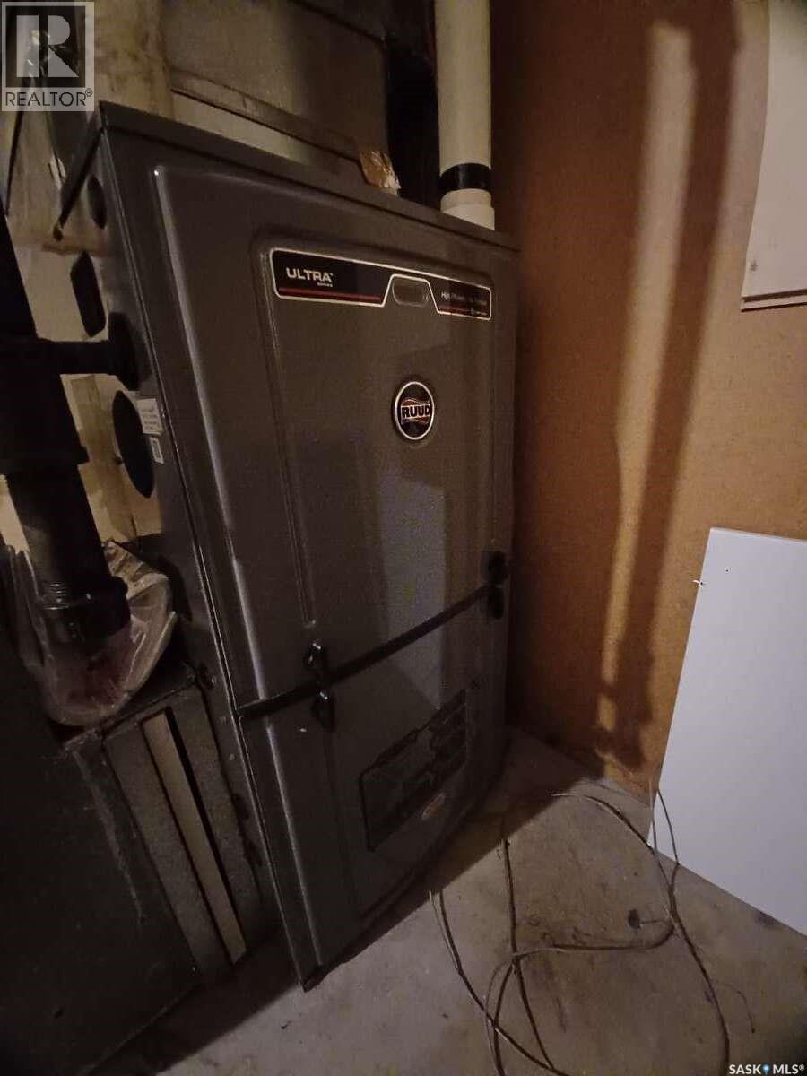 113 5Th Avenue, Gravelbourg, SK - Indoor