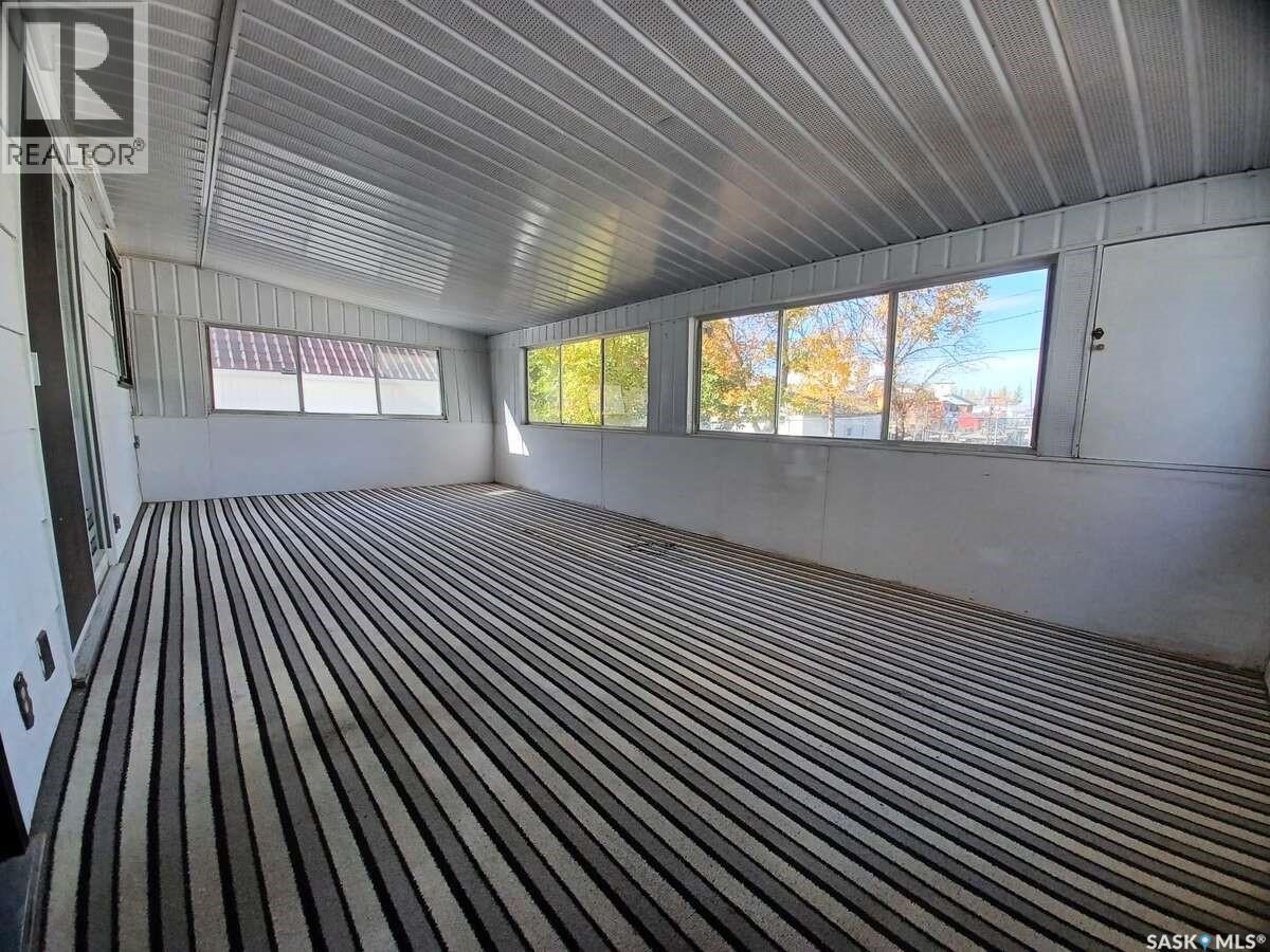 113 5Th Avenue, Gravelbourg, SK - Indoor