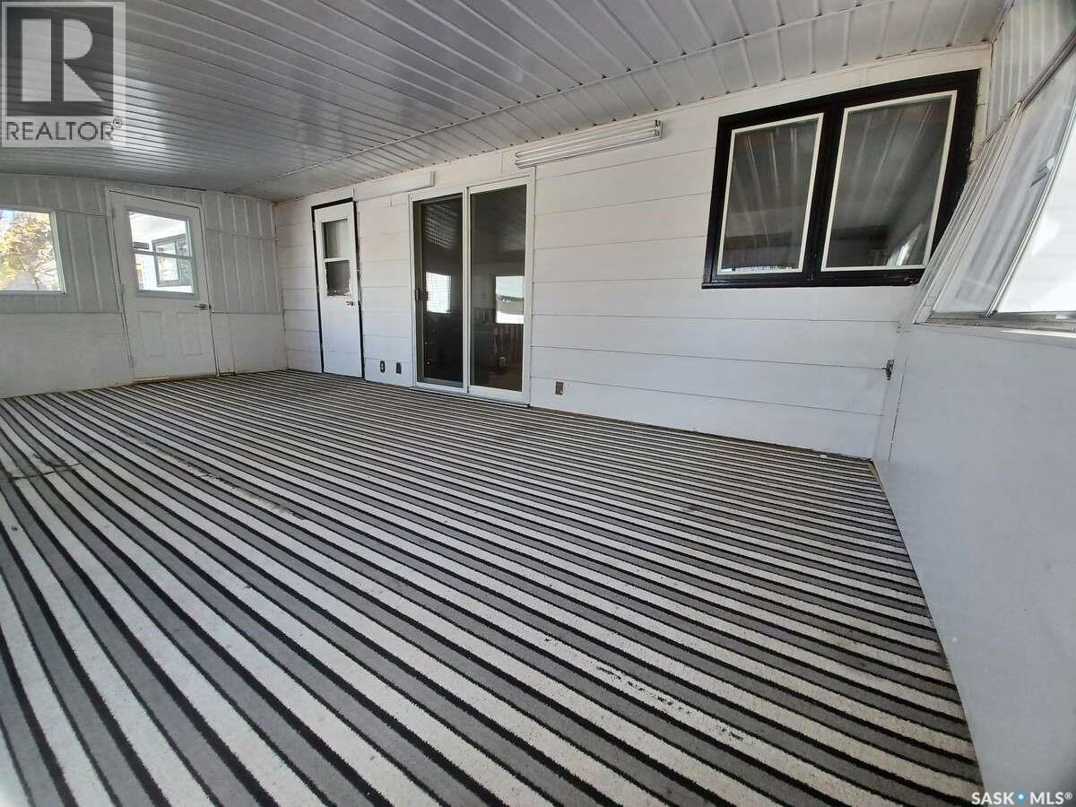 113 5Th Avenue, Gravelbourg, SK - With Exterior