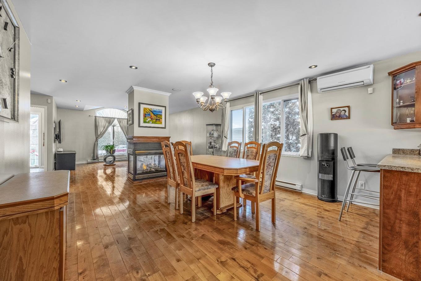 Salle à manger - 8570 Rue Henri-Julien, Mirabel, QC - Indoor Photo Showing Dining Room