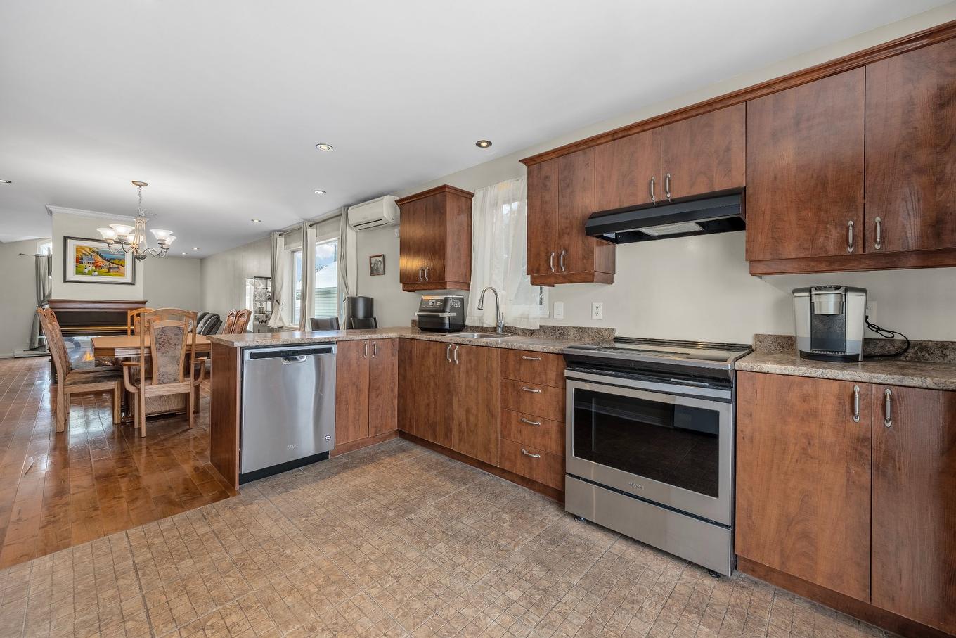 Cuisine - 8570 Rue Henri-Julien, Mirabel, QC - Indoor Photo Showing Kitchen