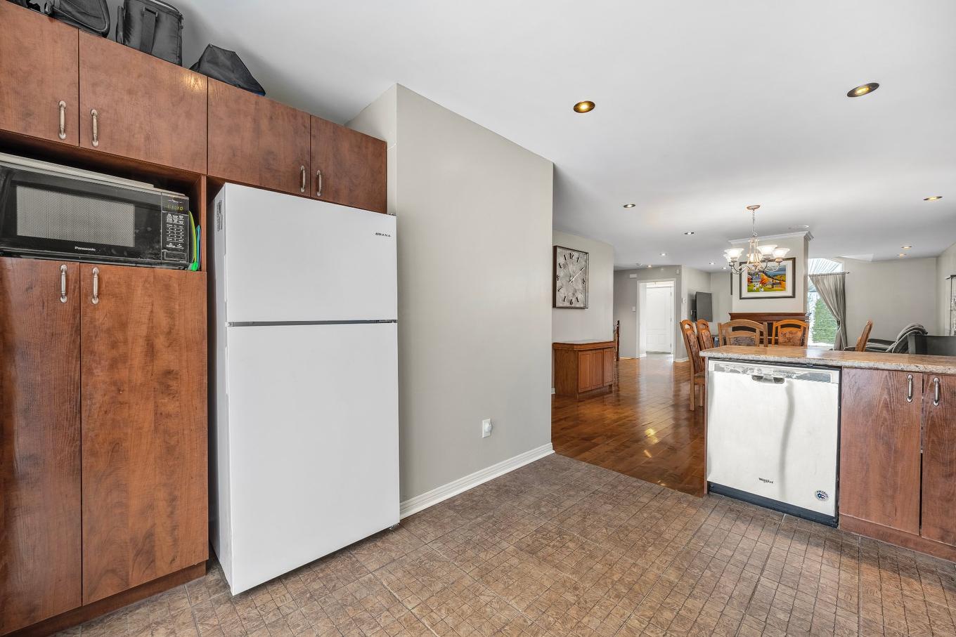 Cuisine - 8570 Rue Henri-Julien, Mirabel, QC - Indoor Photo Showing Kitchen