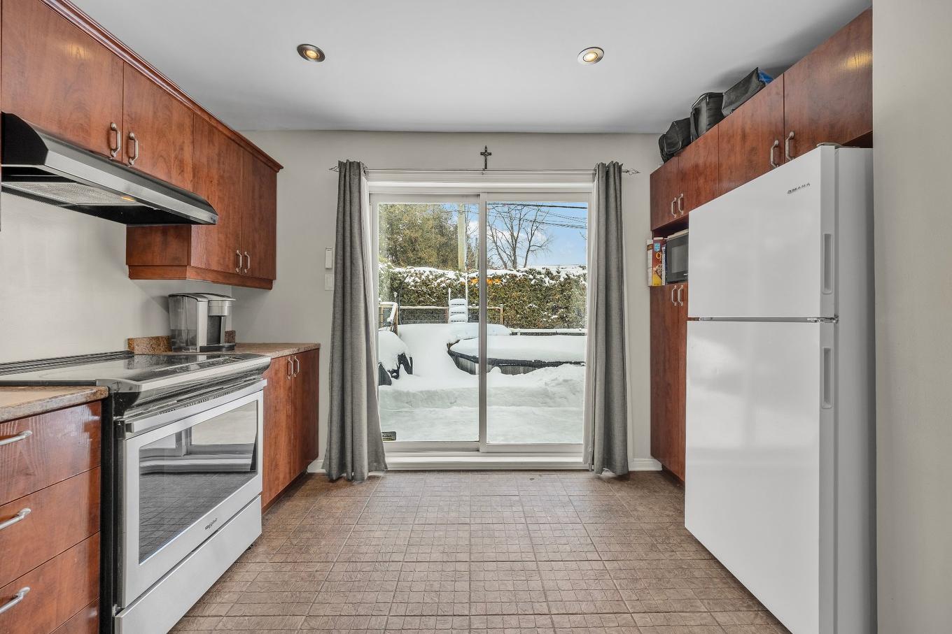 Cuisine - 8570 Rue Henri-Julien, Mirabel, QC - Indoor Photo Showing Kitchen
